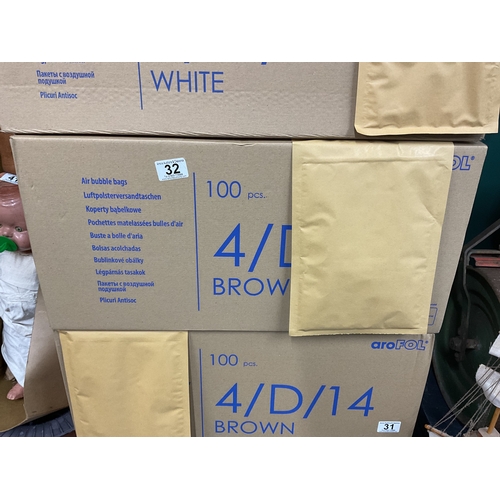 32 - 100 4/D/14 padded envelopes