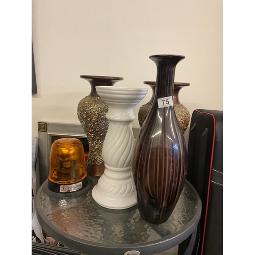 75 - Qty vases