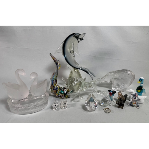 656 - Mixed Art Glass & Crystal Animal Figurines incl. Dolphin, Swans, Polar Bear  Assorted glass pieces i... 