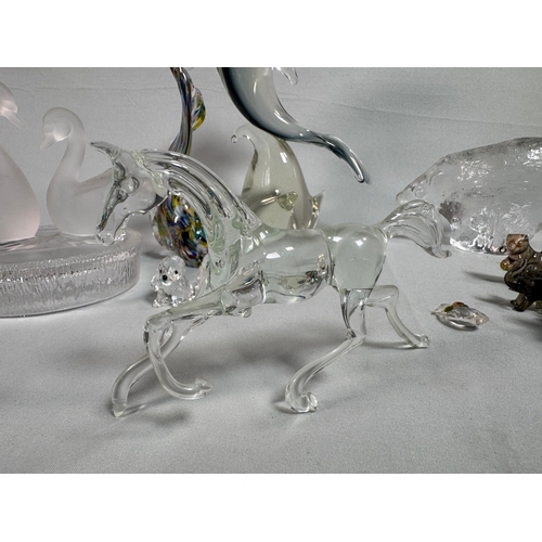 656 - Mixed Art Glass & Crystal Animal Figurines incl. Dolphin, Swans, Polar Bear  Assorted glass pieces i... 