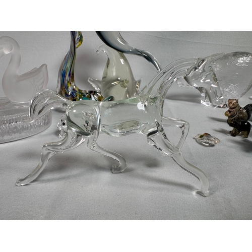 656 - Mixed Art Glass & Crystal Animal Figurines incl. Dolphin, Swans, Polar Bear  Assorted glass pieces i... 