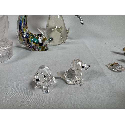 656 - Mixed Art Glass & Crystal Animal Figurines incl. Dolphin, Swans, Polar Bear  Assorted glass pieces i... 