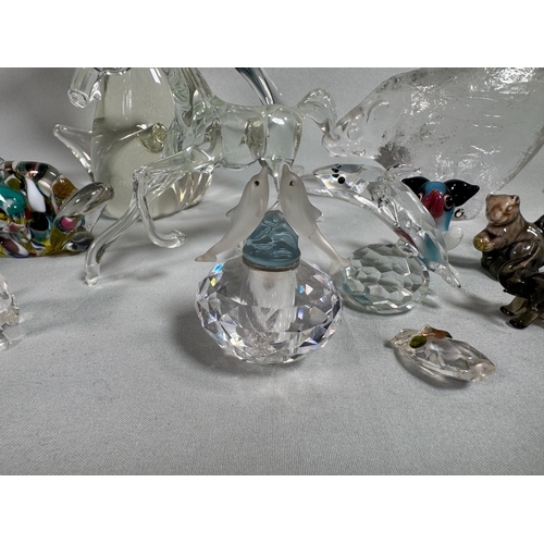 656 - Mixed Art Glass & Crystal Animal Figurines incl. Dolphin, Swans, Polar Bear  Assorted glass pieces i... 