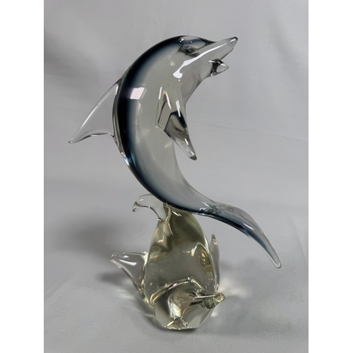 656 - Mixed Art Glass & Crystal Animal Figurines incl. Dolphin, Swans, Polar Bear  Assorted glass pieces i... 