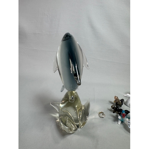 656 - Mixed Art Glass & Crystal Animal Figurines incl. Dolphin, Swans, Polar Bear  Assorted glass pieces i... 