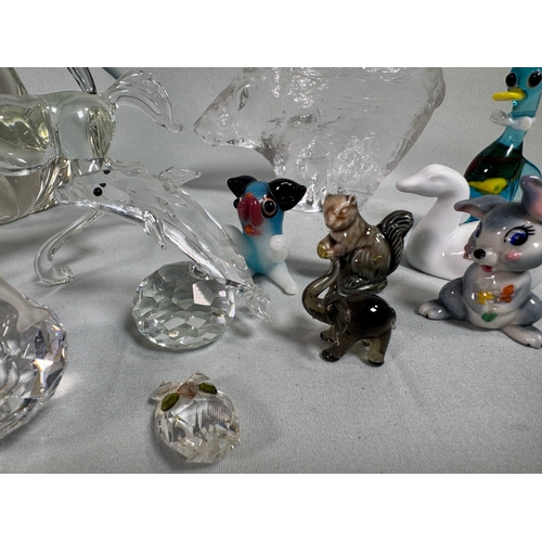 656 - Mixed Art Glass & Crystal Animal Figurines incl. Dolphin, Swans, Polar Bear  Assorted glass pieces i... 