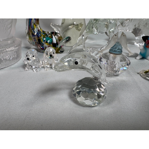 656 - Mixed Art Glass & Crystal Animal Figurines incl. Dolphin, Swans, Polar Bear  Assorted glass pieces i... 