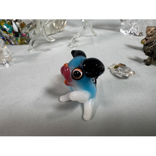 656 - Mixed Art Glass & Crystal Animal Figurines incl. Dolphin, Swans, Polar Bear  Assorted glass pieces i... 