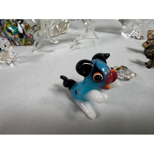 656 - Mixed Art Glass & Crystal Animal Figurines incl. Dolphin, Swans, Polar Bear  Assorted glass pieces i... 