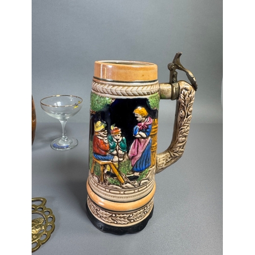 292 - Mixed decorative collector’s lot: ceramic stein, Pilkingtons mug, treen barrel, brass novelties, whi... 