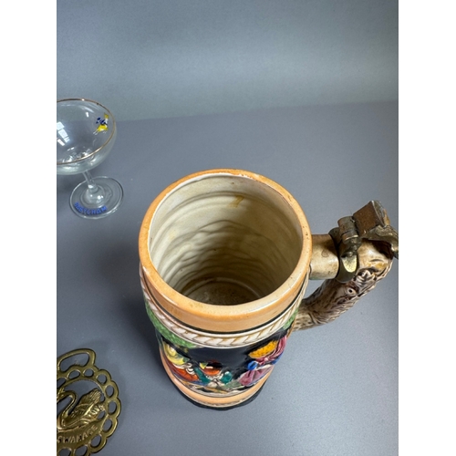 292 - Mixed decorative collector’s lot: ceramic stein, Pilkingtons mug, treen barrel, brass novelties, whi... 