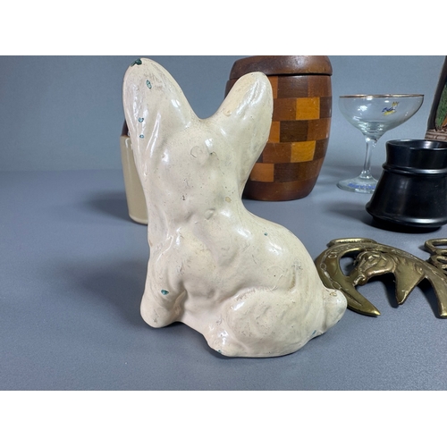 292 - Mixed decorative collector’s lot: ceramic stein, Pilkingtons mug, treen barrel, brass novelties, whi... 