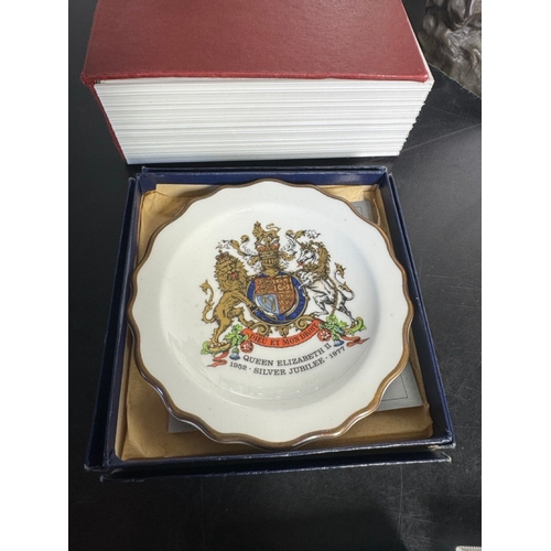 100 - Mixed Collectors Job Lot – Corgi Cadbury's Bournville van boxed, Black Forest barometer, Chinese yin... 
