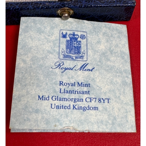 53 - 1988 Royal Mint Gold Proof Half-Sovereign – 22 Carat Gold – Boxed with Certificate of Authenticity (... 