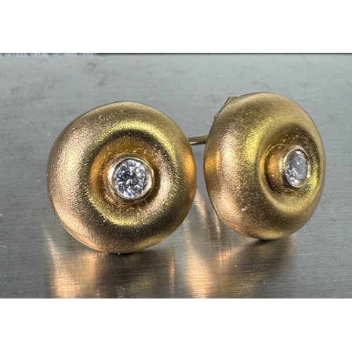 50 - 18ct (750) hallmarked gold stud earrings with central brilliant-cut diamonds — 5.65g total.

Hallmar... 