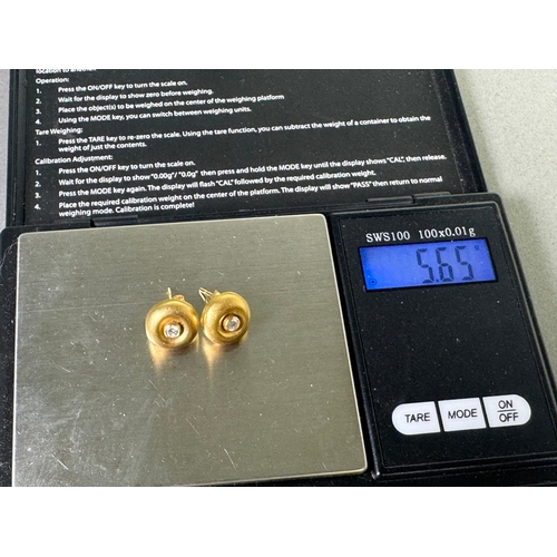 50 - 18ct (750) hallmarked gold stud earrings with central brilliant-cut diamonds — 5.65g total.

Hallmar... 