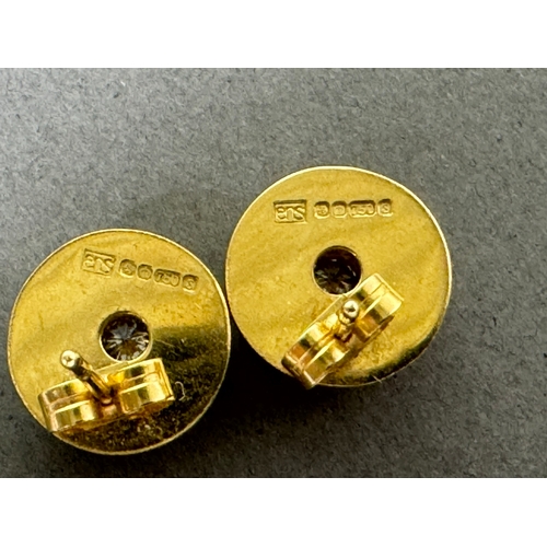 50 - 18ct (750) hallmarked gold stud earrings with central brilliant-cut diamonds — 5.65g total.

Hallmar... 