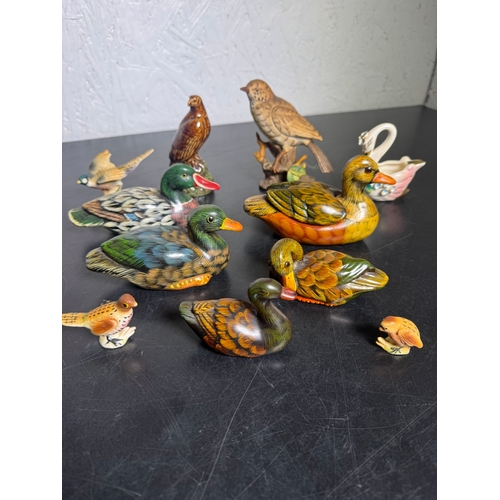586 - Large Collection of Ceramic & Pottery Bird Figures – inc. Beswick & Beneagles (Shipping Available).
... 