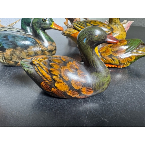 586 - Large Collection of Ceramic & Pottery Bird Figures – inc. Beswick & Beneagles (Shipping Available).
... 