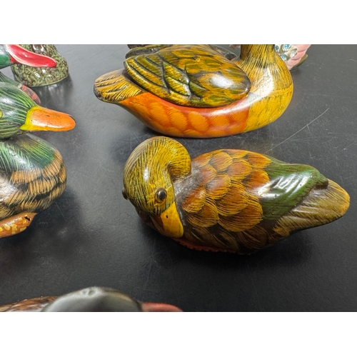586 - Large Collection of Ceramic & Pottery Bird Figures – inc. Beswick & Beneagles (Shipping Available).
... 