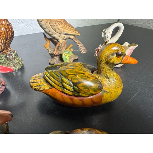 586 - Large Collection of Ceramic & Pottery Bird Figures – inc. Beswick & Beneagles (Shipping Available).
... 
