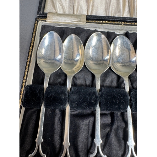 39 - Cased set of six English hallmarked sterling silver pierced-handle teaspoons 58grams, decorative Got... 