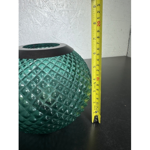 317 - Yankee Candle Teal Diamond-Quilted Glass Hurricane Lantern & Votive Holder Set

A stylish and substa... 