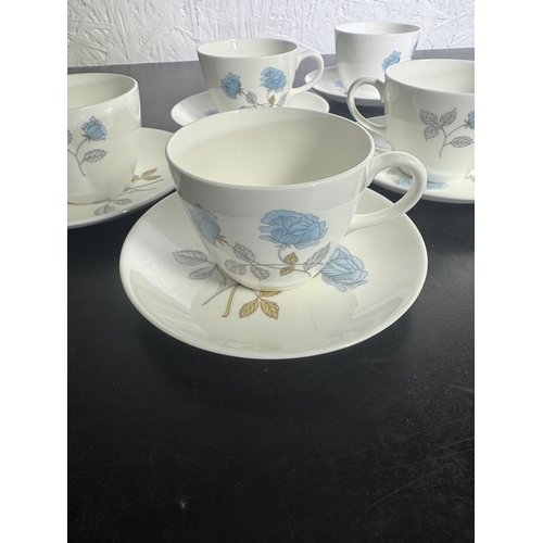 319 - This elegant 20-piece Wedgwood 