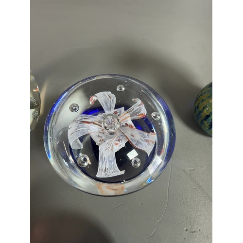An Assortment of Eight Art Glass Paperweights and Figurines An ...