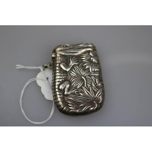 322 - A sterling marked novelty Alligator vesta case