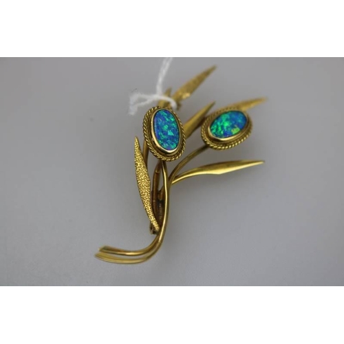 330 - A 9ct gold brooch