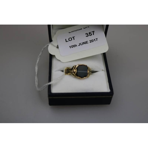 357 - An 18ct gold mourning ring (enamel chipped)