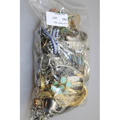 395 - A bag of costume jewellery