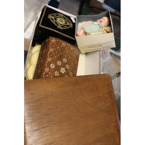 106 - A quantity of costume jewellery to include glass beads