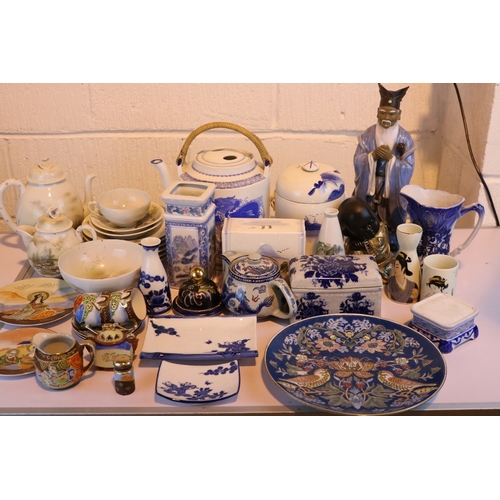 431 - A good selection of oriental ceramics and pottery