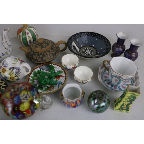 160 - Selection of decorative glass and ceramics items