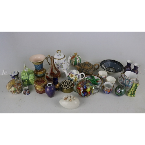 160 - Selection of decorative glass and ceramics items