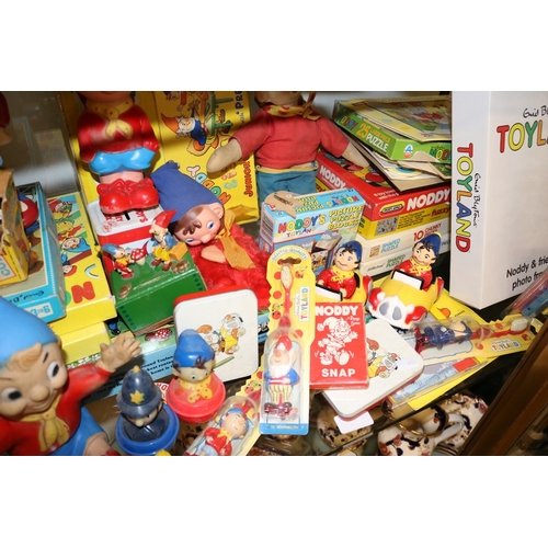 626 - Two shelves of Noddy collectables to include Alarm Clock,  Pelham Puppet, books, puzzles, toothbrush... 