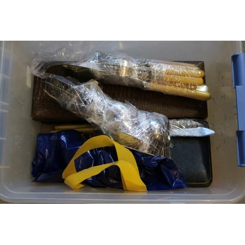 131 - A good selection of assorted cutlery some cased
