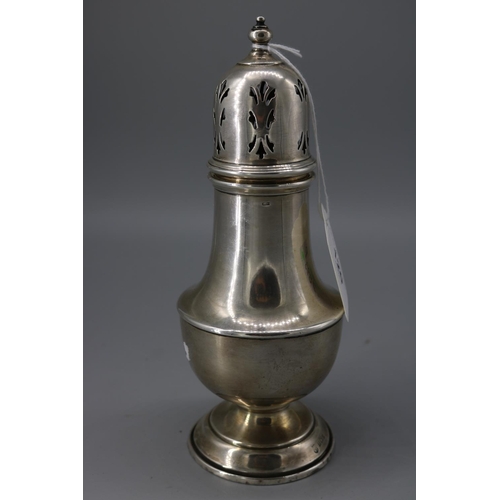 120 - A silver sugar caster (weighing approx 167g)