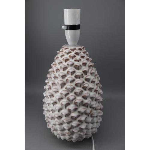 188 - An Italian table lamp measures approx. 30cm high (TRADE - SPARES OR REPAIRS)