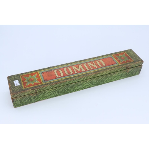 32 - A vintage box of dominoes