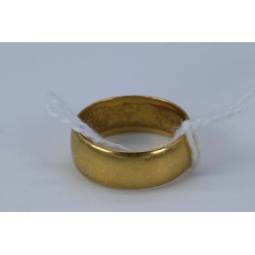 136 - 22ct gold wedding band approx. 5.66g, approx size J/K