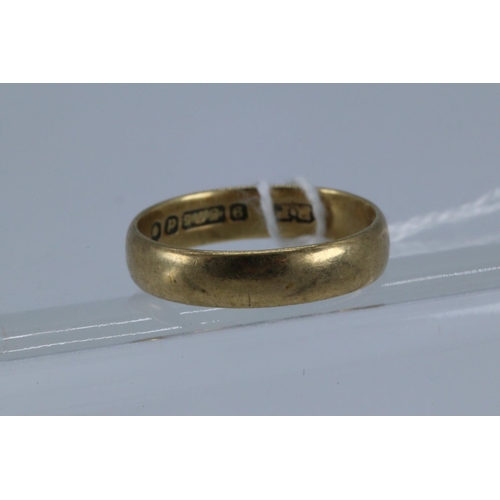 166 - A 9ct gold band (approx weight 2.82g), approx size O