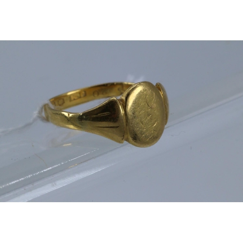 168 - A 22ct gold ring (approx weight 2.95g) approx size L