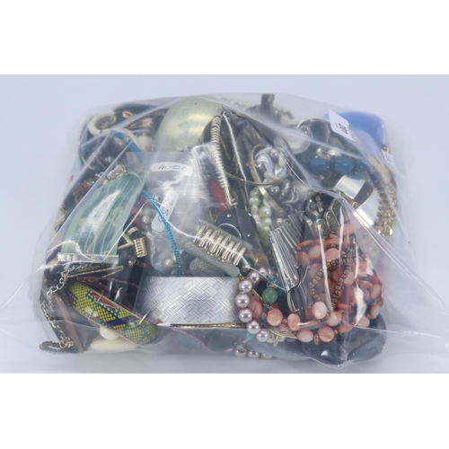 201 - A bag of costume jewellery