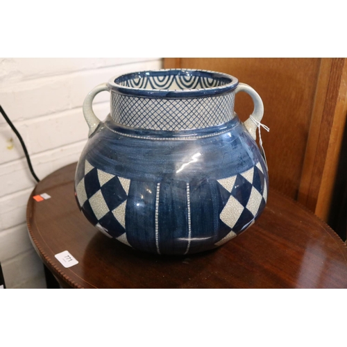 772 - Twin handled jardinere pot with geometrical design