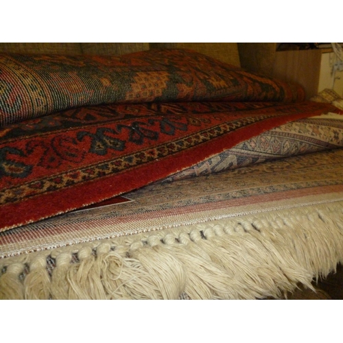 762 - Selection of modern decorative floor rugs