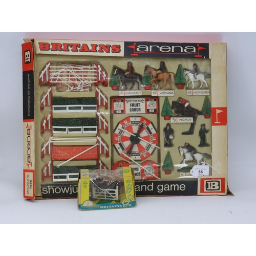 86 - Britains 7580 show jumping set in original packaging, appears complete, packaging is somewhat frail,... 