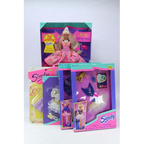 581 - Sindy Hasbro 1995 boxed (opened) magic eyes together with a number of outfits